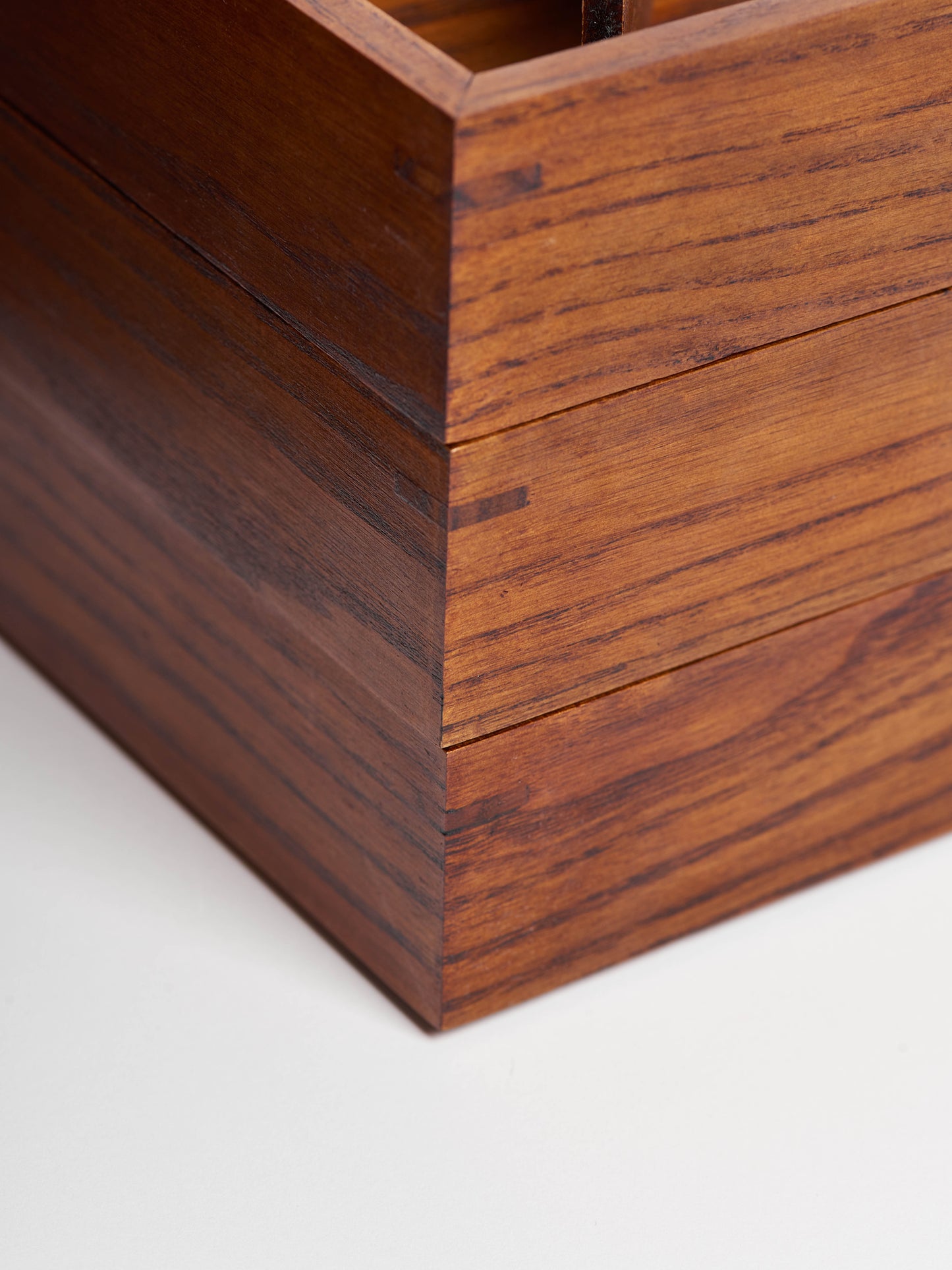 3-tiered-j-bako-box-brown-3