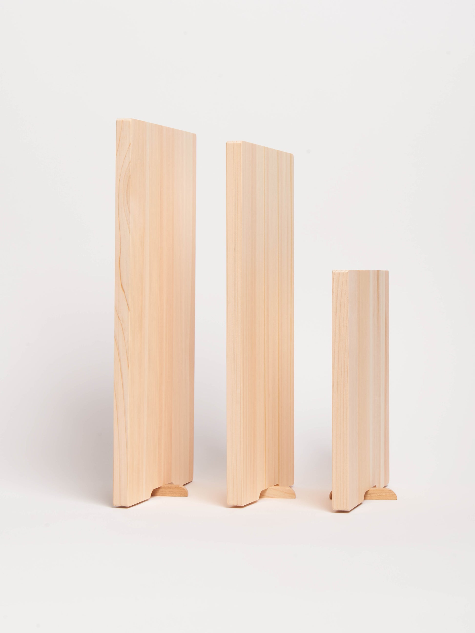 hinoki-japanese-cypress-chopping-board-with-stand-medium-5