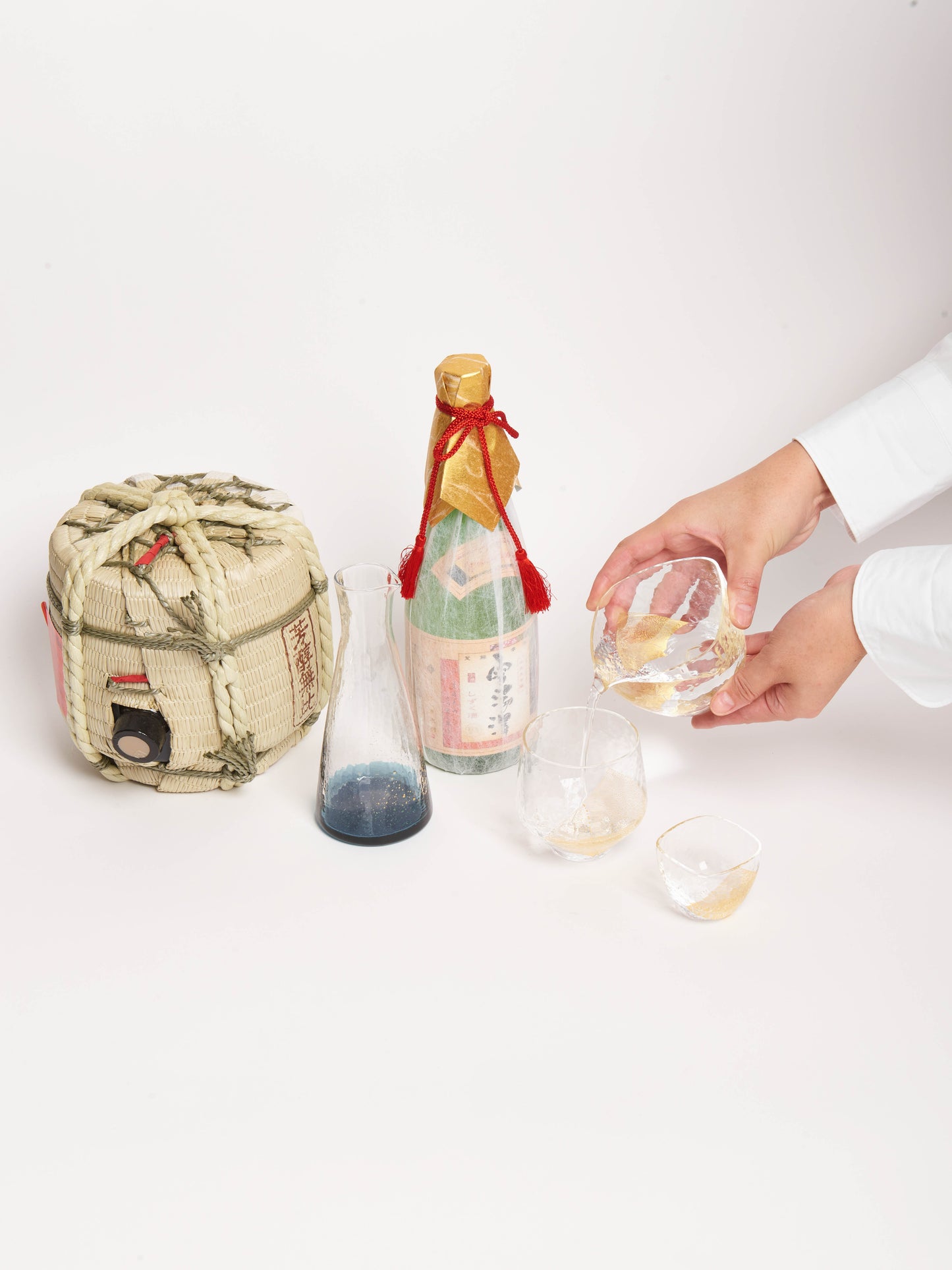 yachiyogama-kiln-edo-glass-sake-bottle-3