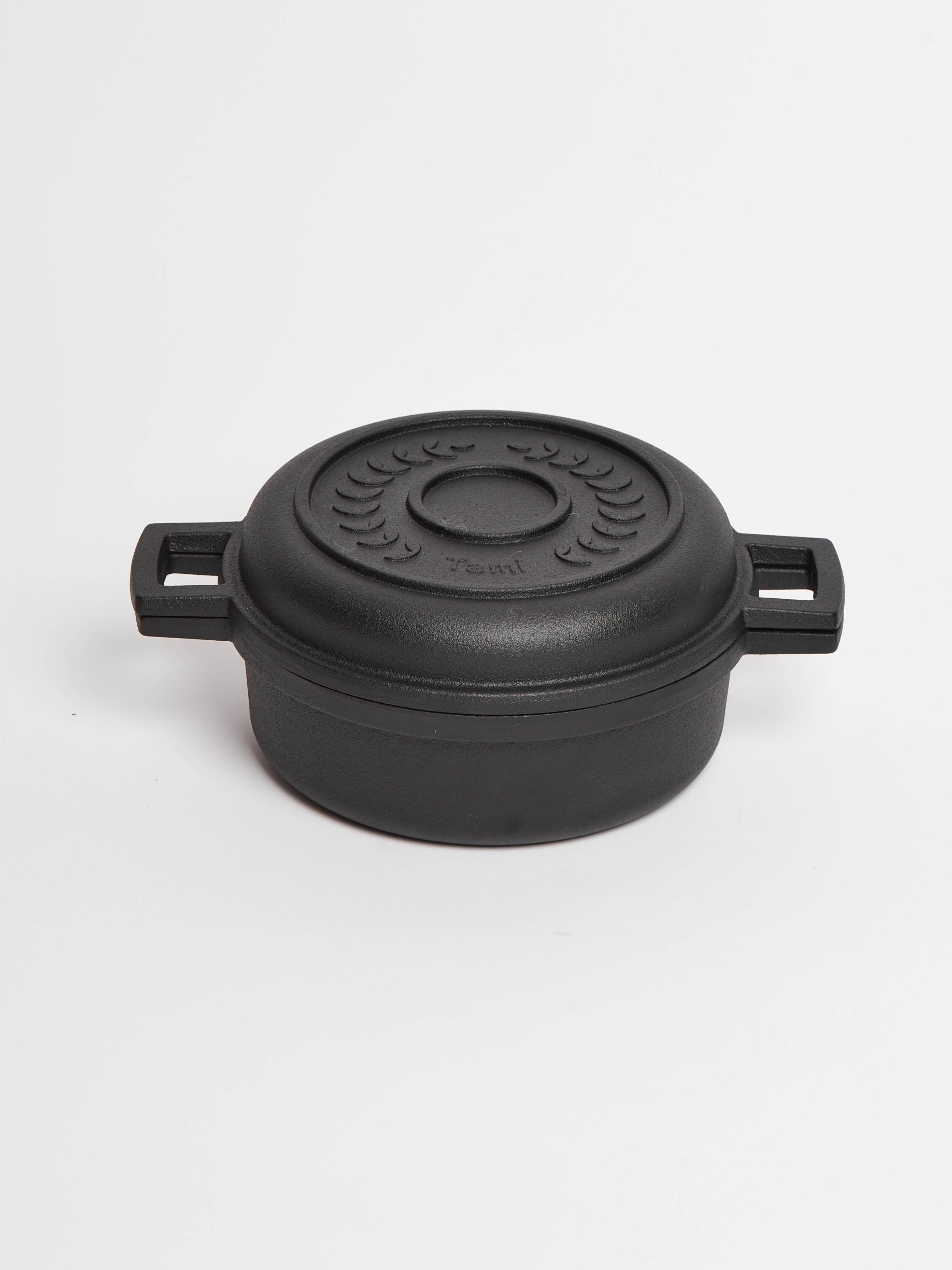 tami-pan-nambu-tekki-cast-iron-bread-maker-1