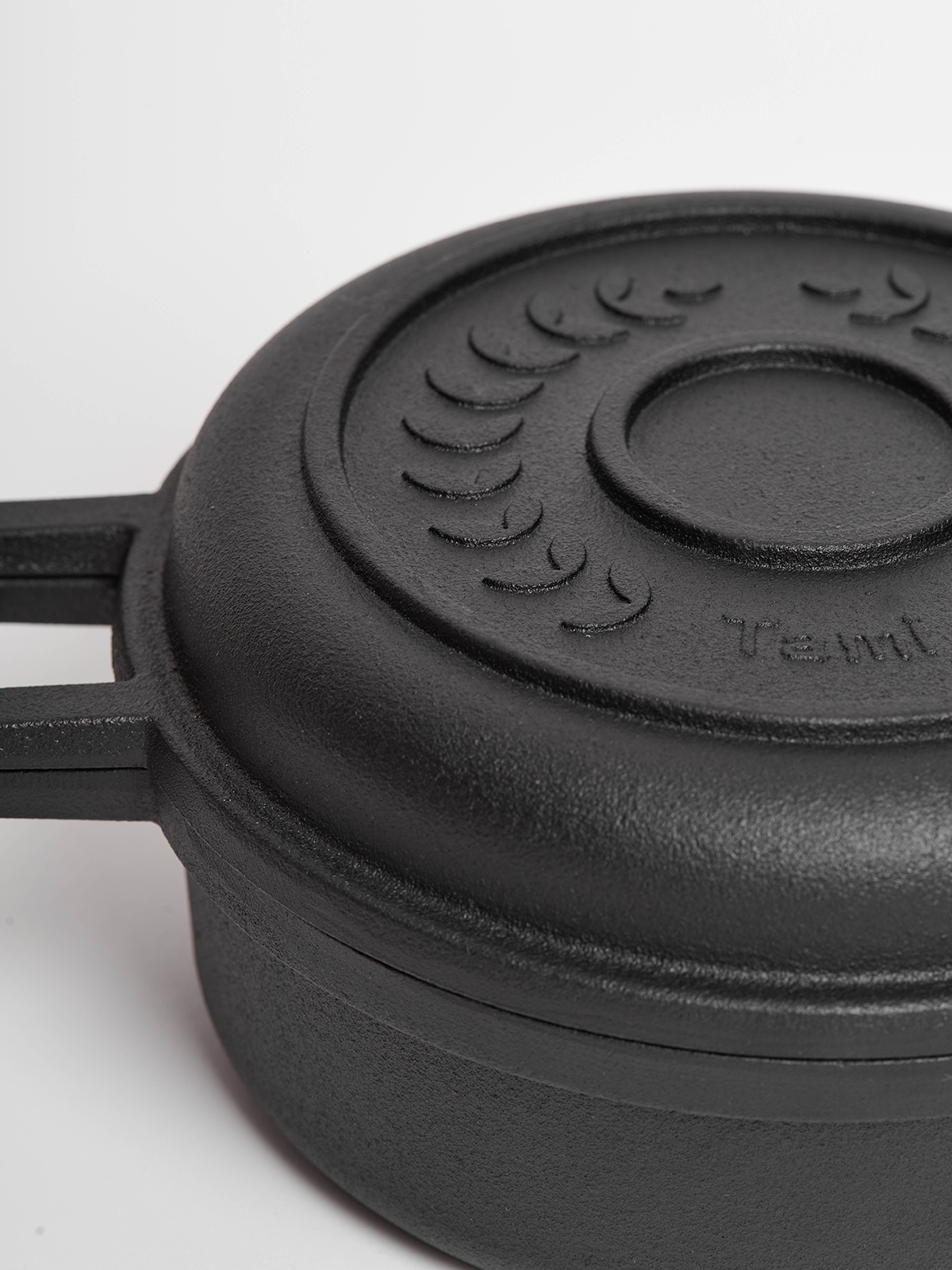 tami-pan-nambu-tekki-cast-iron-bread-maker-3