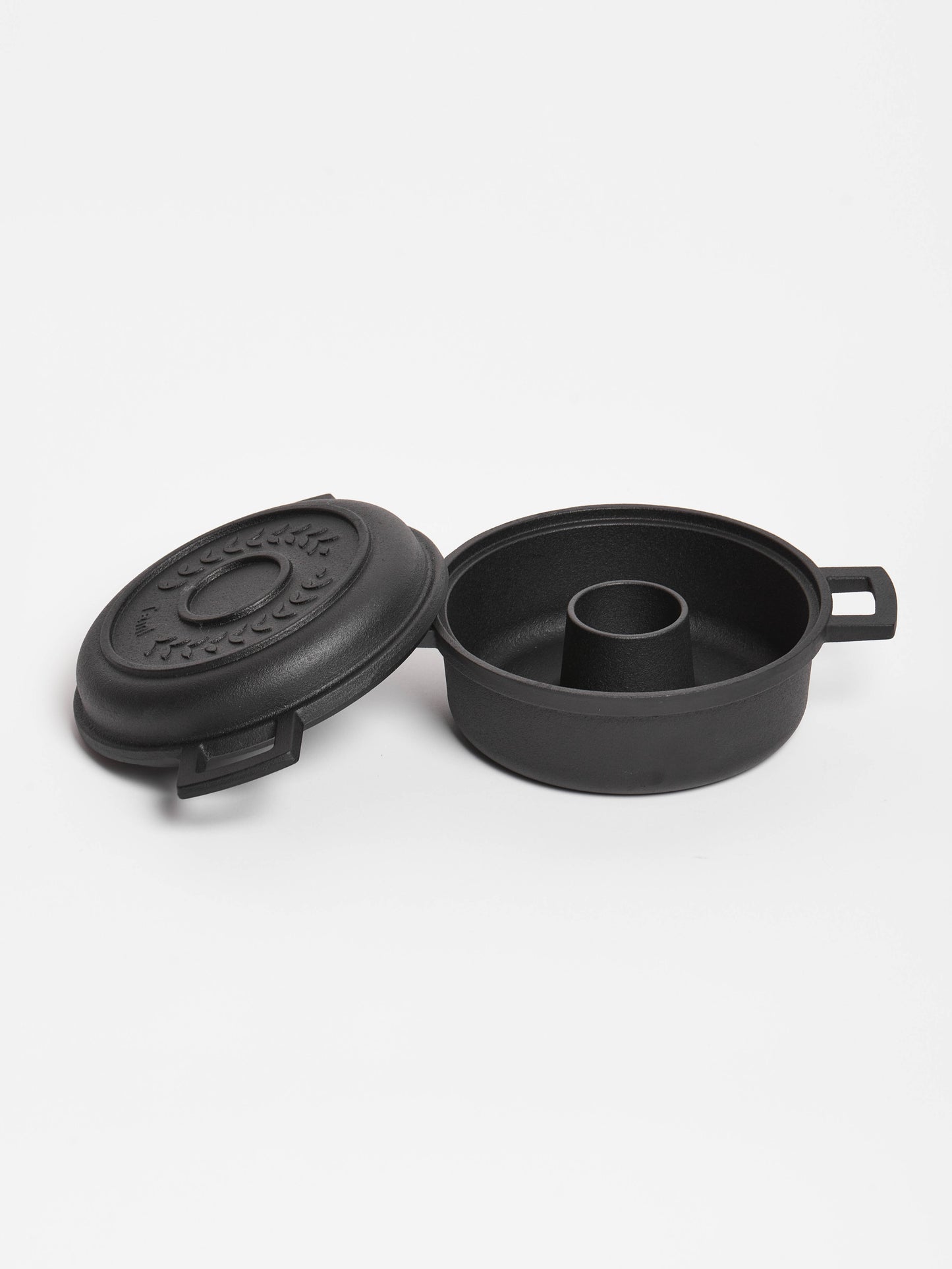 tami-pan-nambu-tekki-cast-iron-bread-maker-2