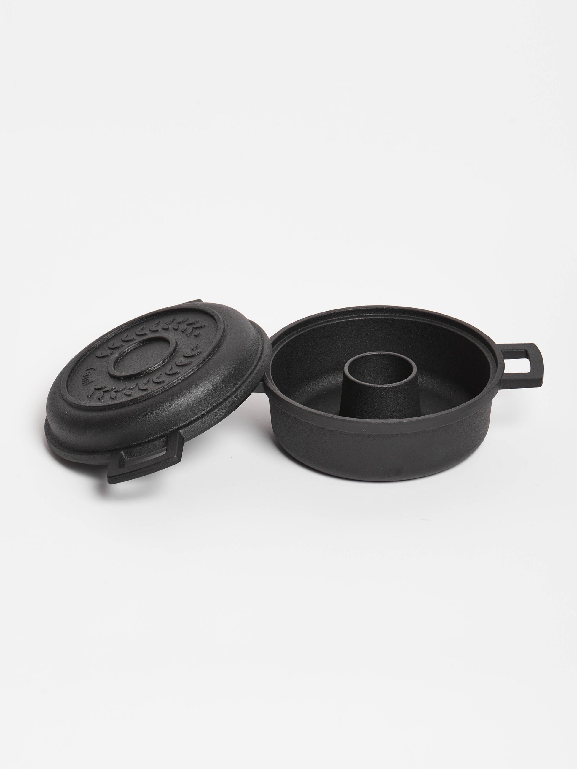 tami-pan-nambu-tekki-cast-iron-bread-maker-2