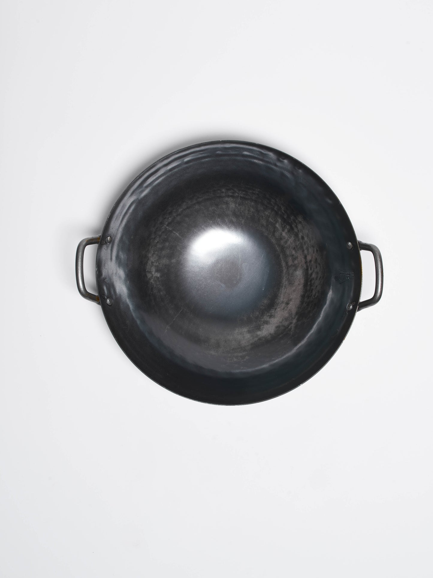 yamada-kogyo-hammered-iron-wok-with-double-handle-11-8in-1