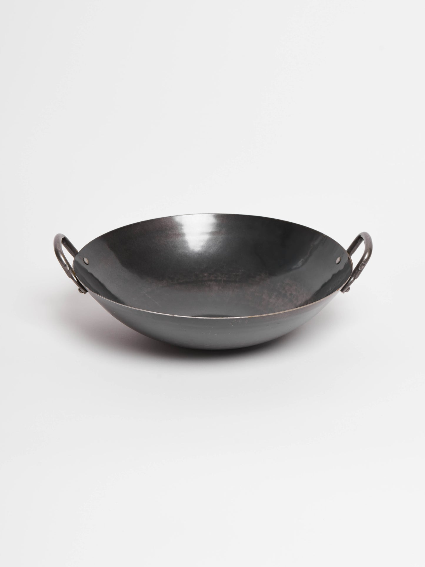 yamada-kogyo-hammered-iron-wok-with-double-handle-11-8in