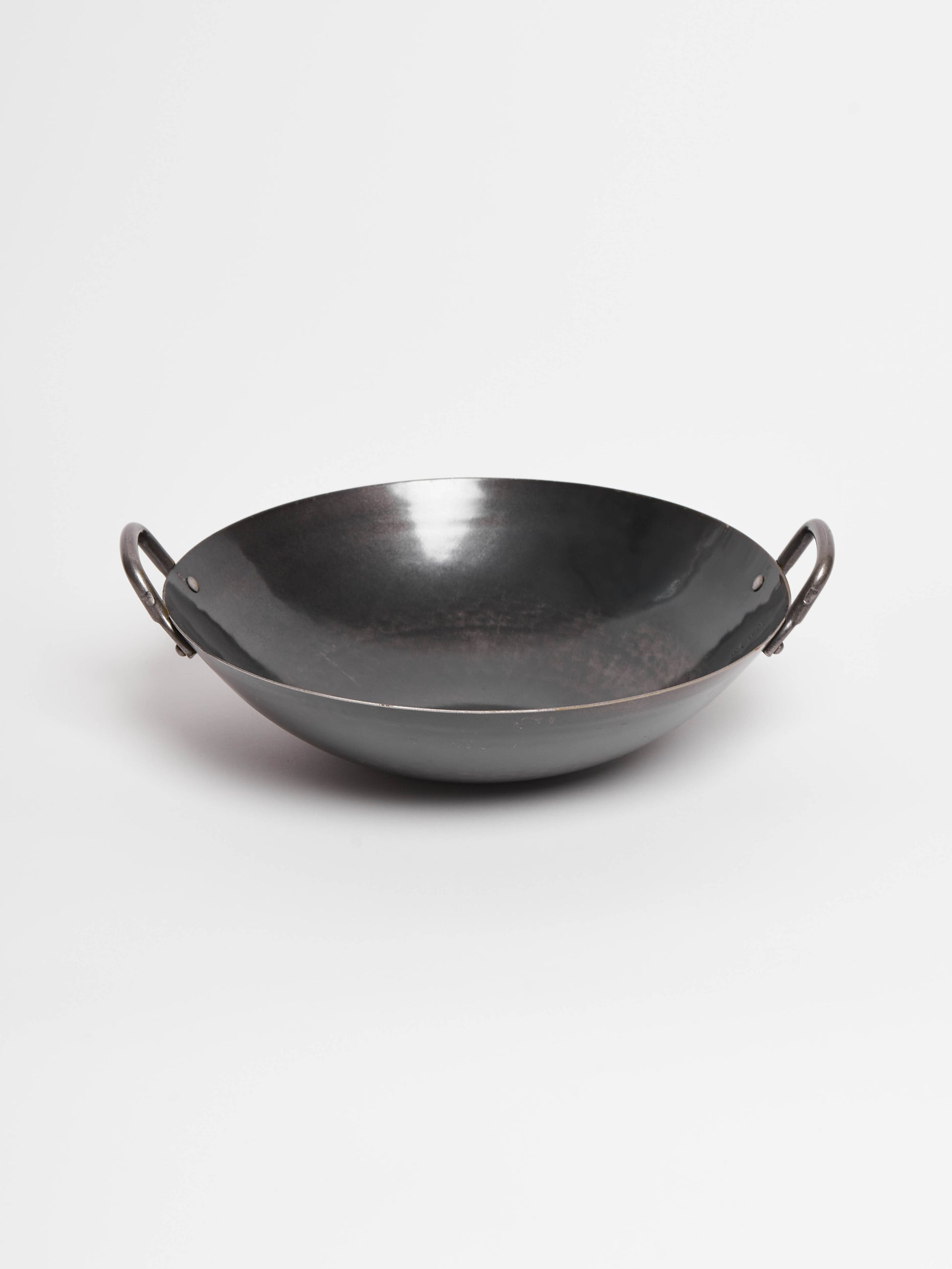 yamada-kogyo-hammered-iron-wok-with-double-handle-11-8in