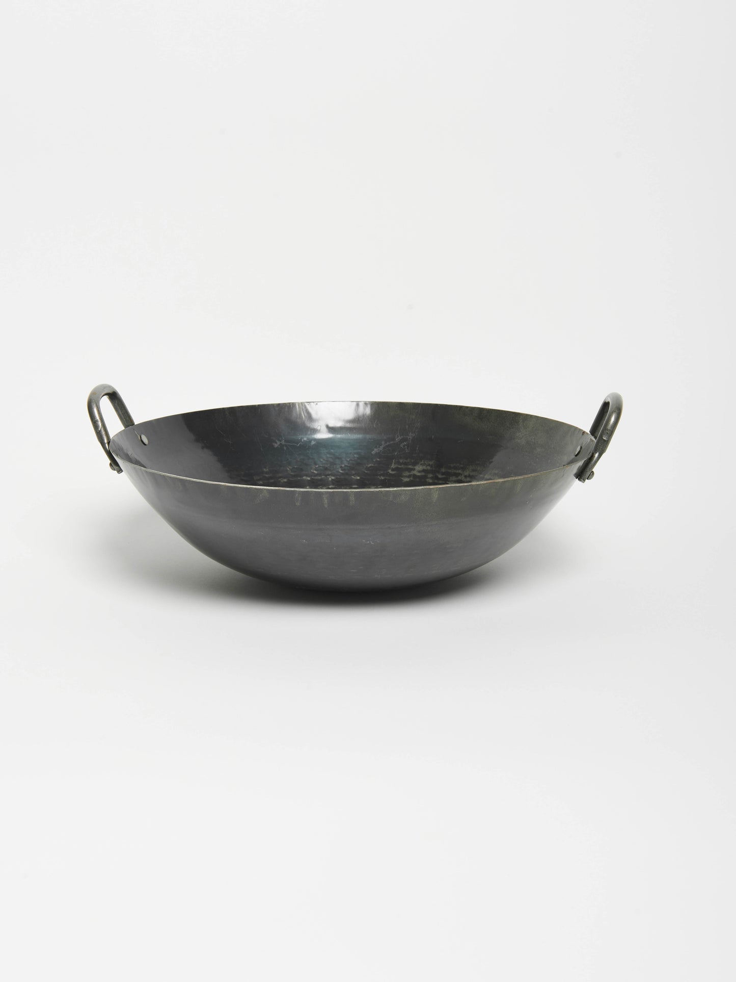 yamada-kogyo-hammered-iron-wok-with-double-handle-11-8in-2