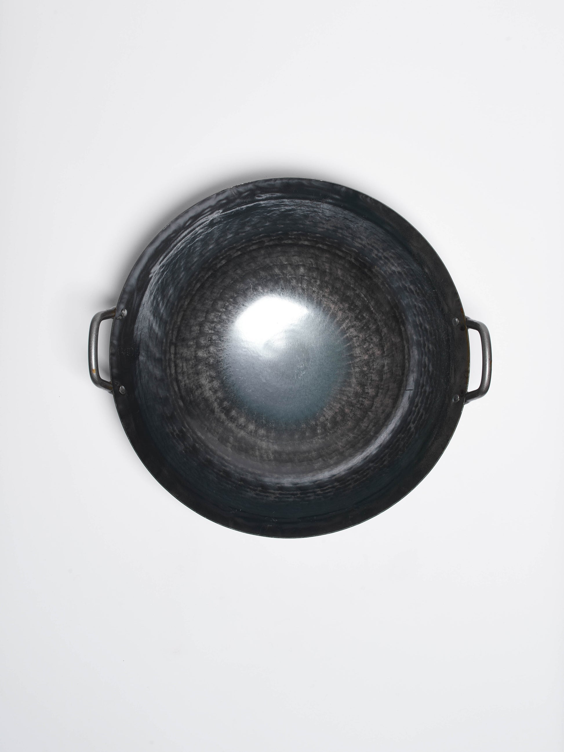 yamada-kogyo-hammered-iron-wok-with-double-handle-13-inch-1