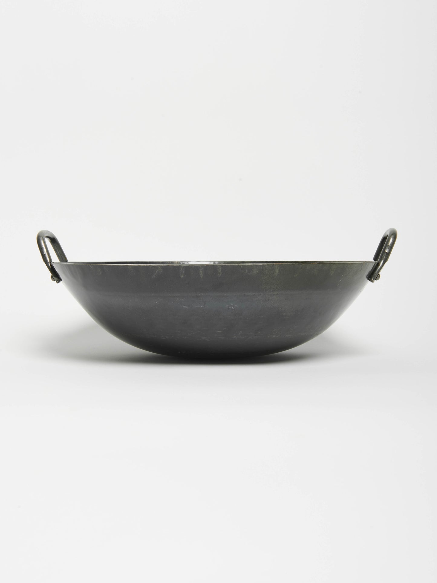 yamada-kogyo-hammered-iron-wok-with-double-handle-13-inch-5