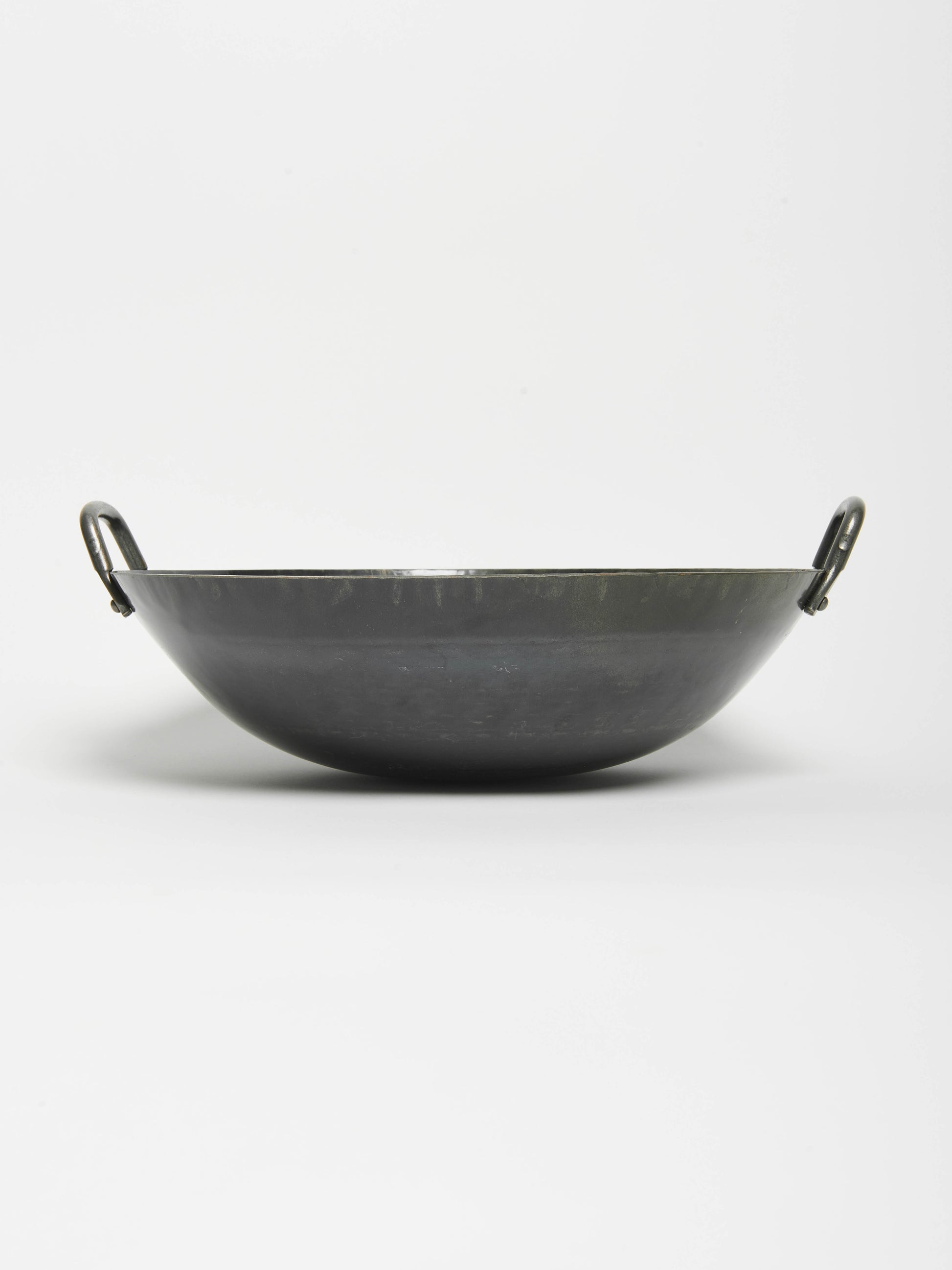 yamada-kogyo-hammered-iron-wok-with-double-handle-13-inch-5