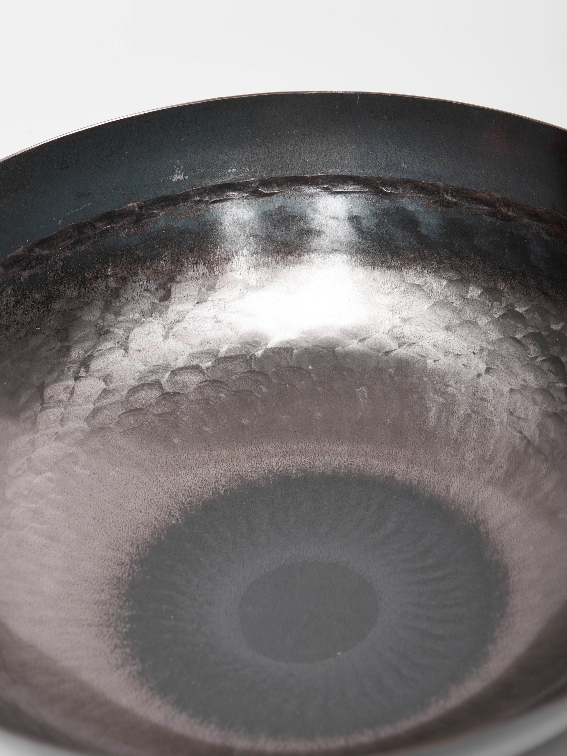yamada-kogyo-hammered-iron-wok-with-single-handle-11-8-inch-4