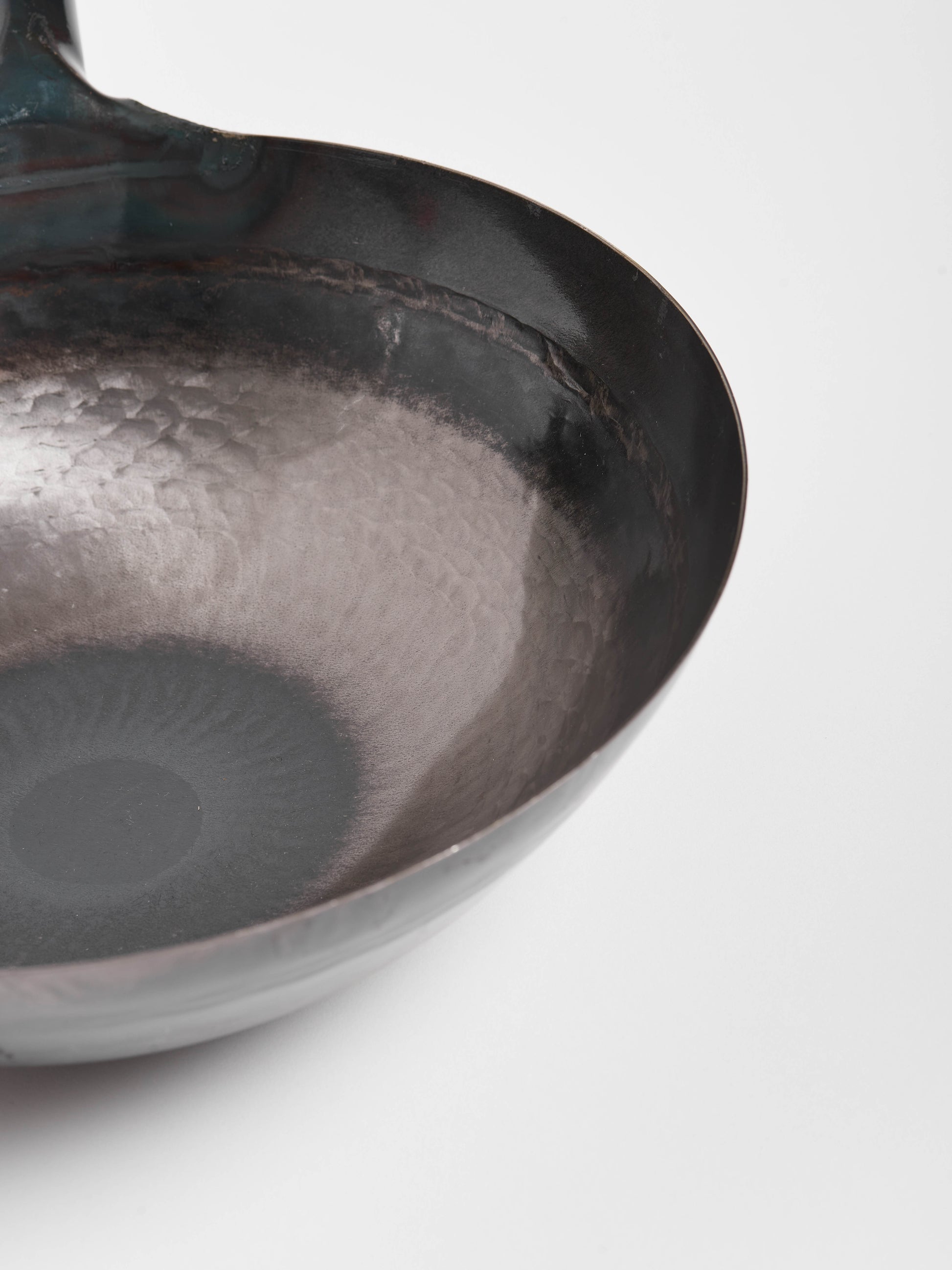 yamada-kogyo-hammered-iron-wok-with-single-handle-11-8-inch-3