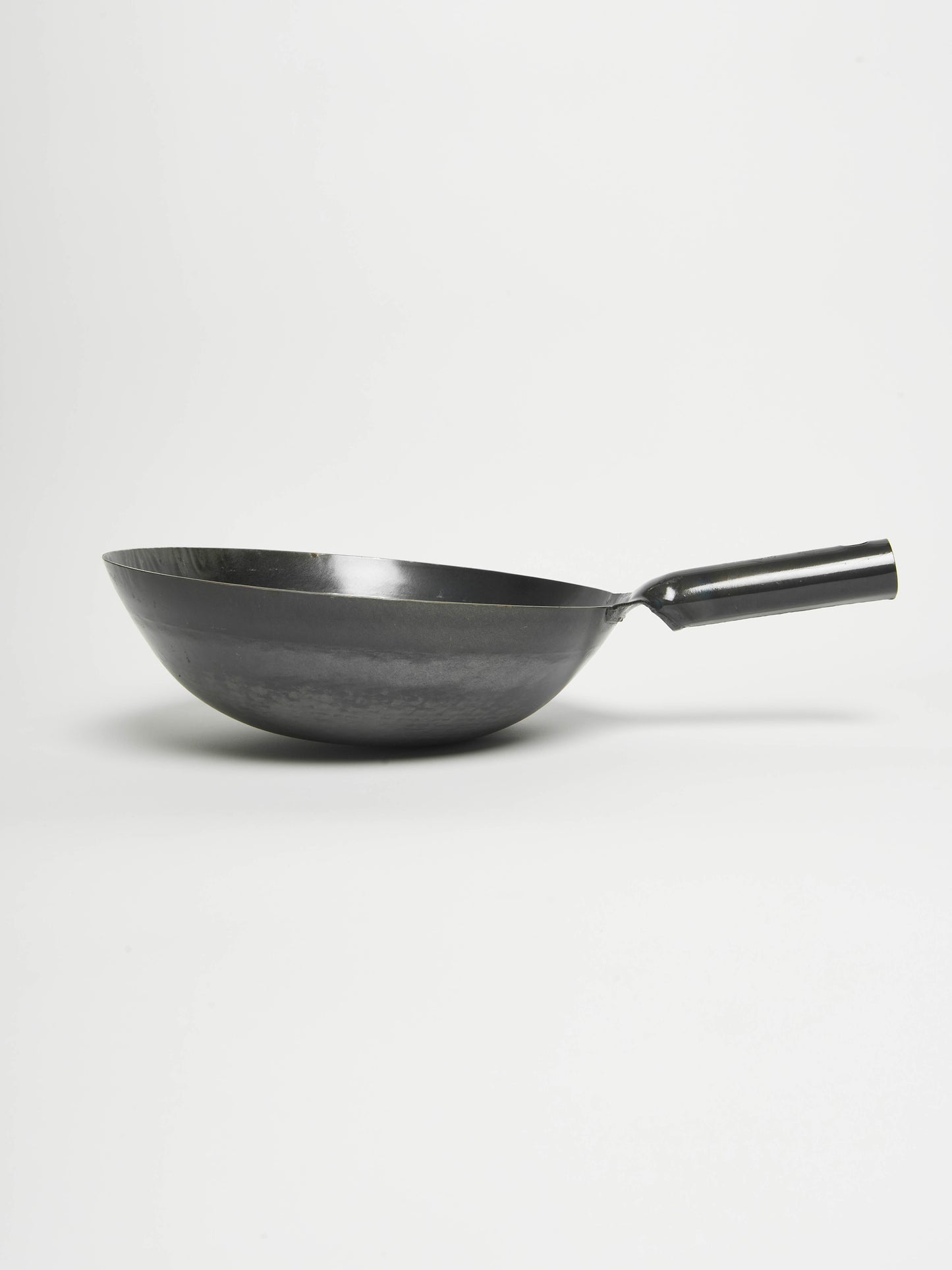yamada-kogyo-hammered-iron-wok-with-single-handle-13-inch-2