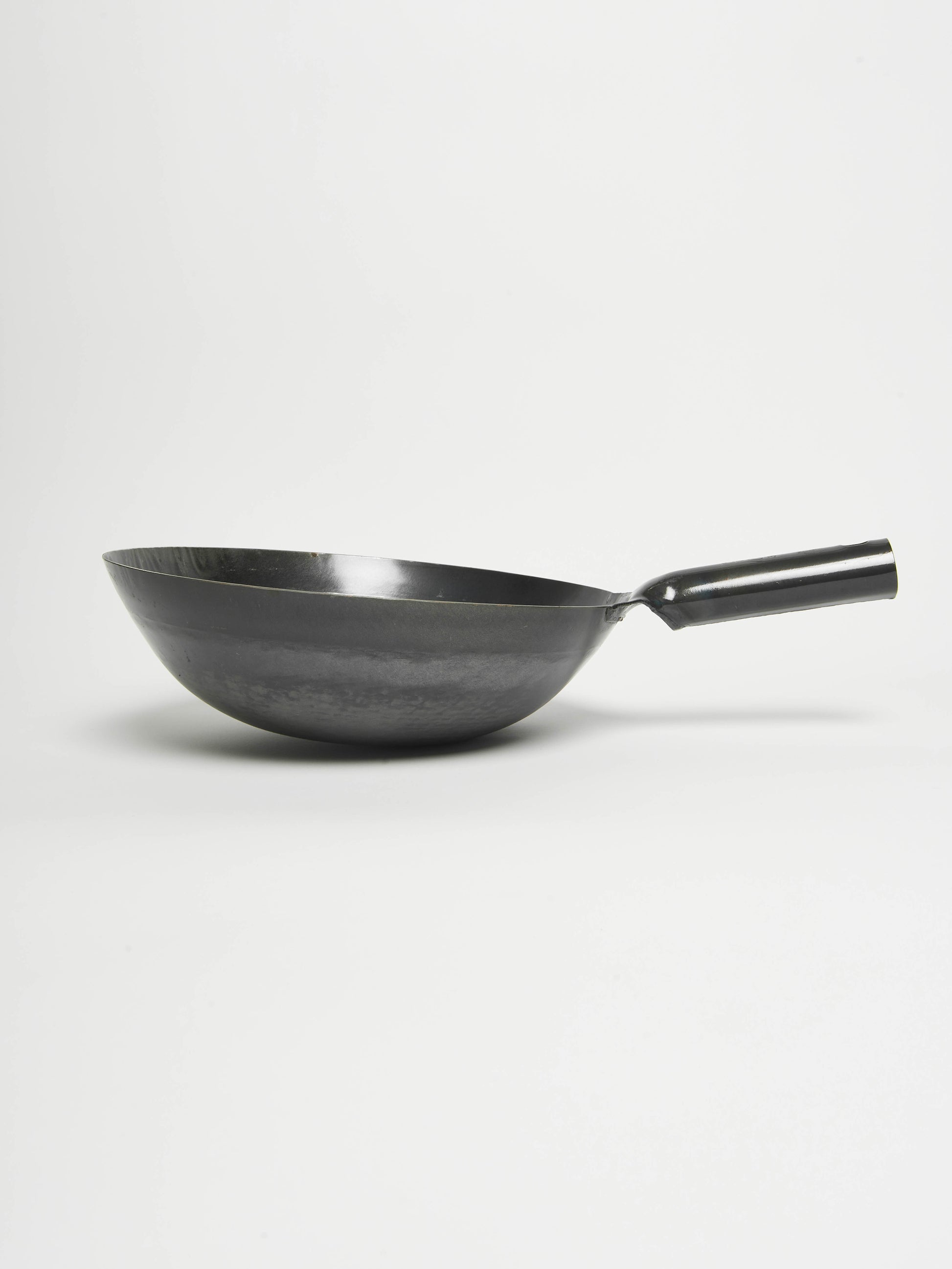 yamada-kogyo-hammered-iron-wok-with-single-handle-13-inch-2