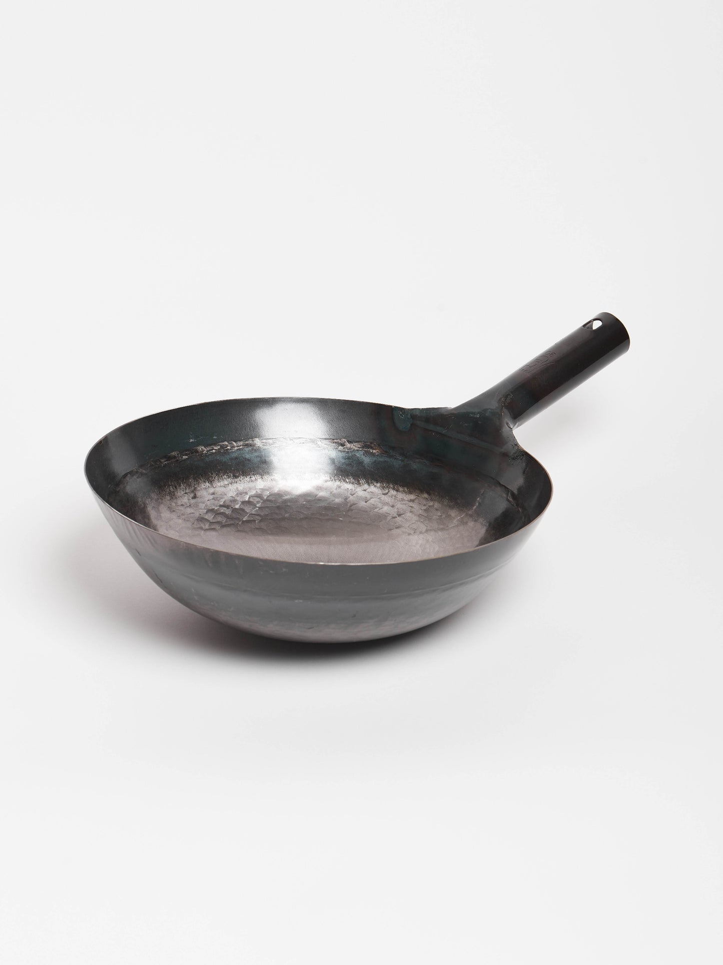 yamada-kogyo-hammered-iron-wok-with-single-handle-13-inch-5