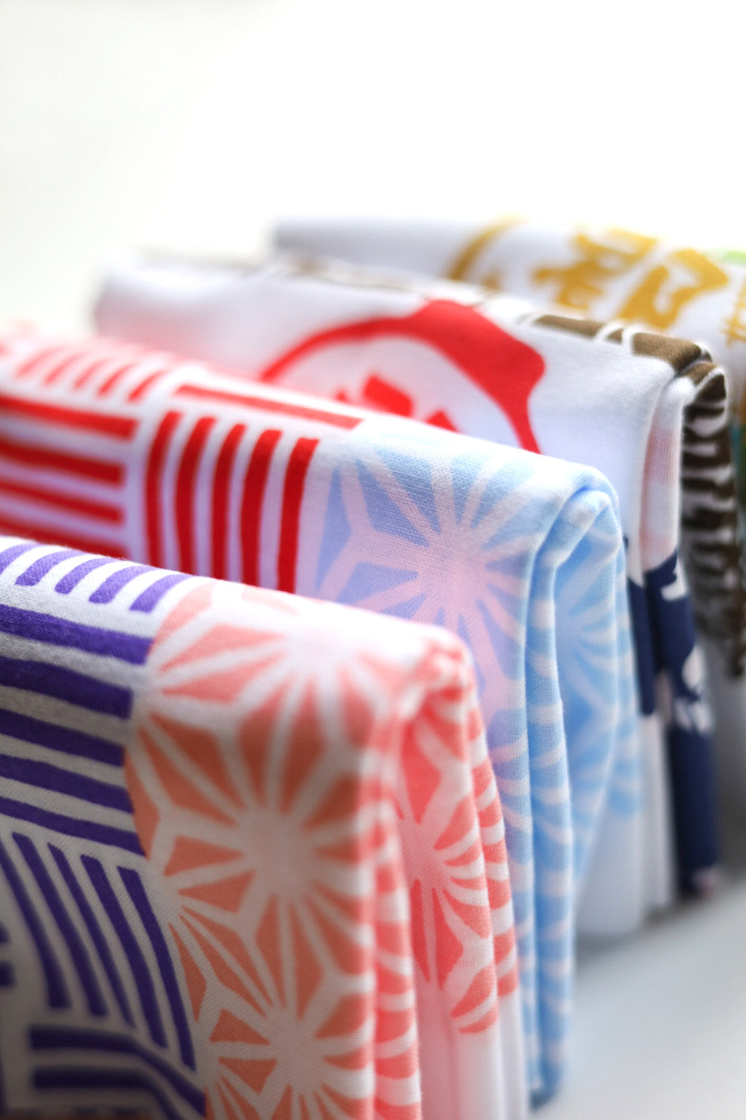 Takara Gallery Workroom Traditional Gujo Hand Towel - 100% Cotton Japanese Tenugui - Red/Light Blue