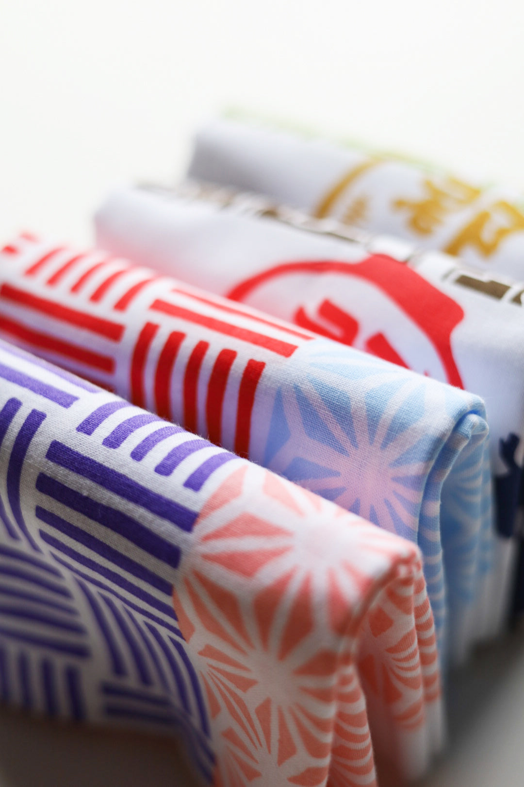 takara-gallery-workroom-traditional-gujo-hand-towel-100-cotton-japanese-tenugui-purple-pink-4