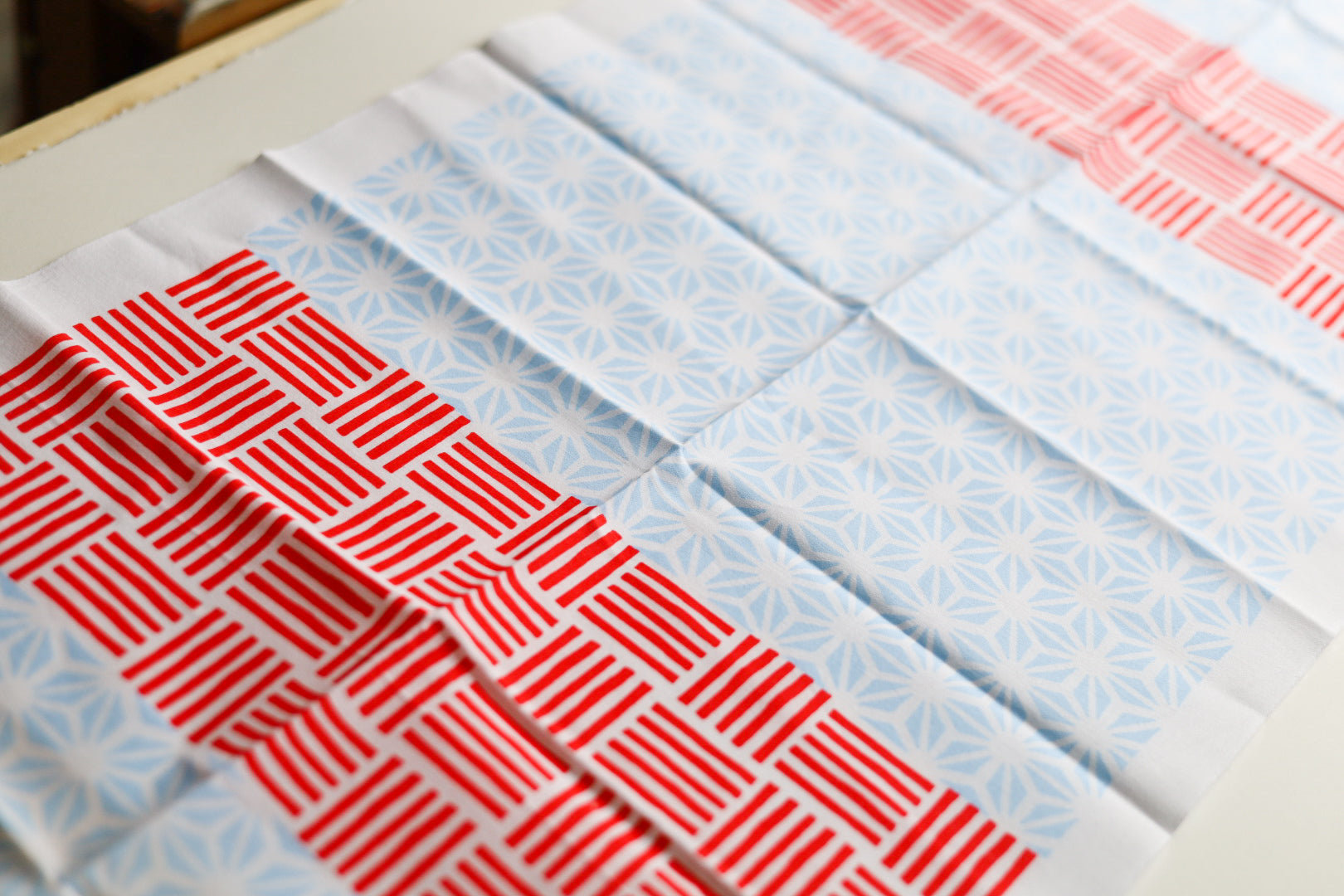 takara-gallery-workroom-traditional-gujo-hand-towel-100-cotton-japanese-tenugui-red-light-blue-3