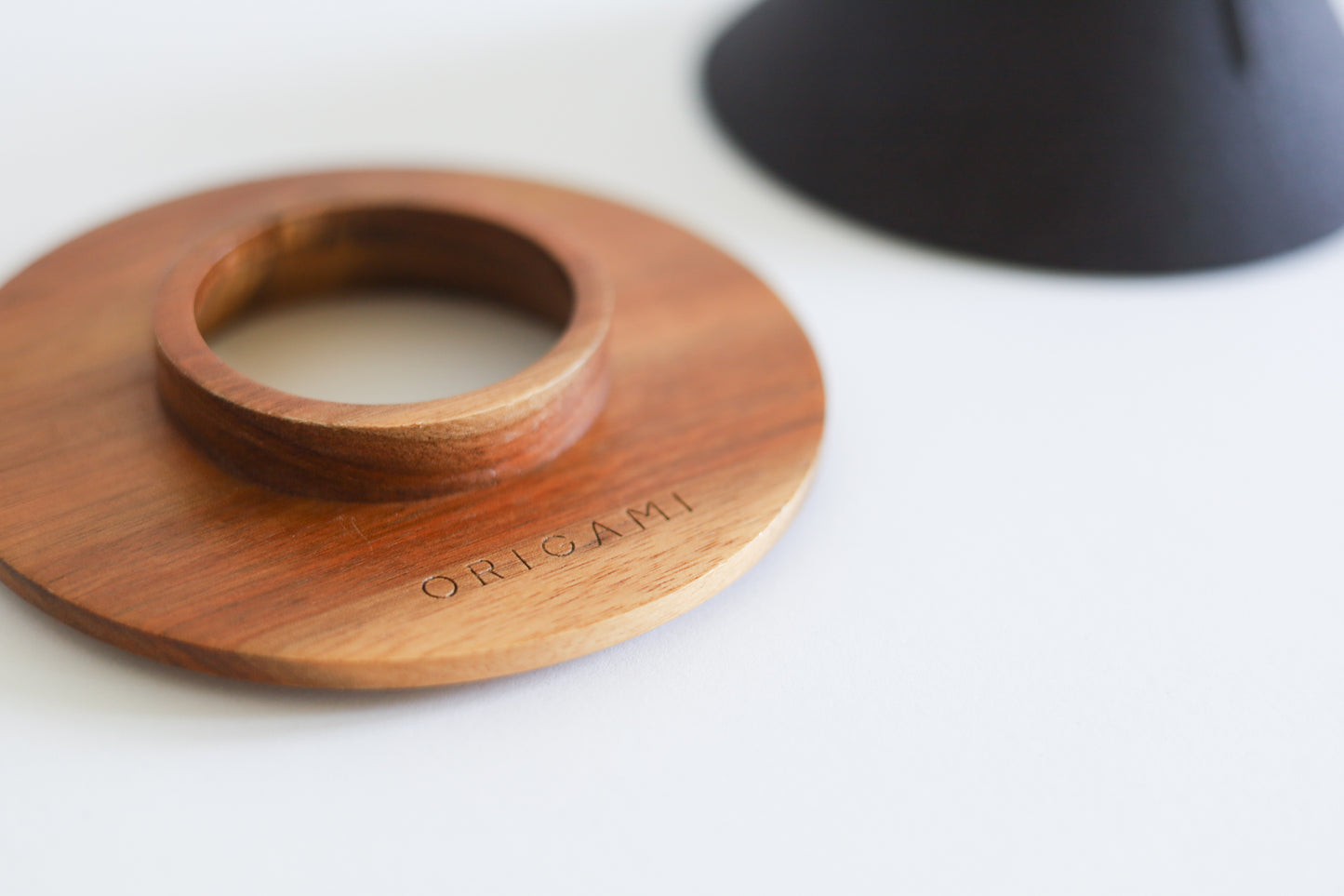 ceramic-round-shape-reusable-coffee-dripper-and-wood-holder-set-3