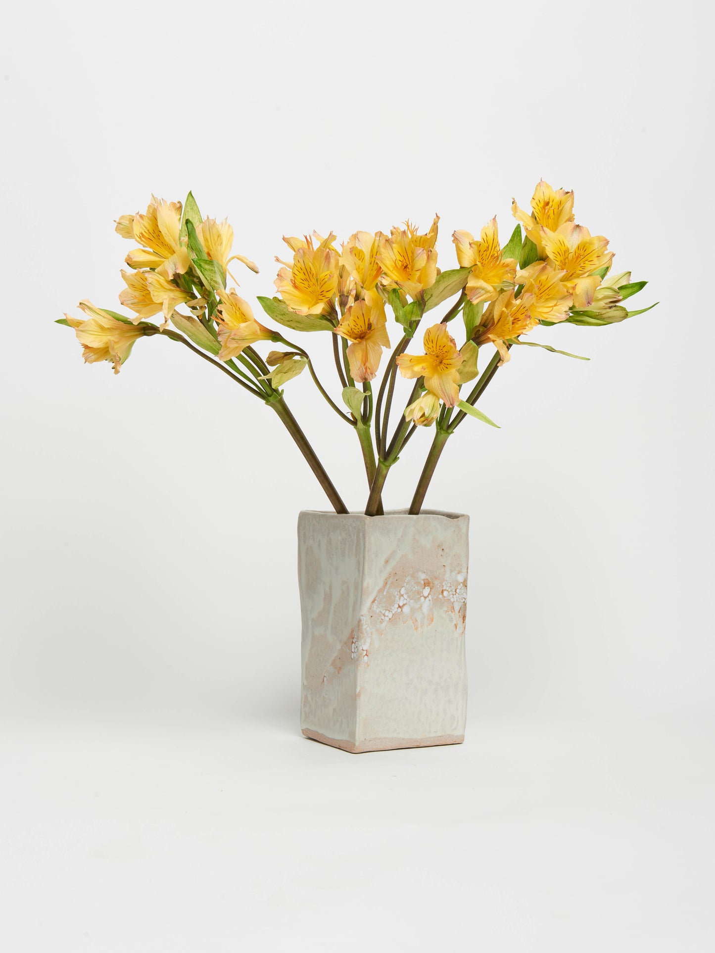 moriko-yokoyama-minimalist-tall-square-ceramic-vase-5