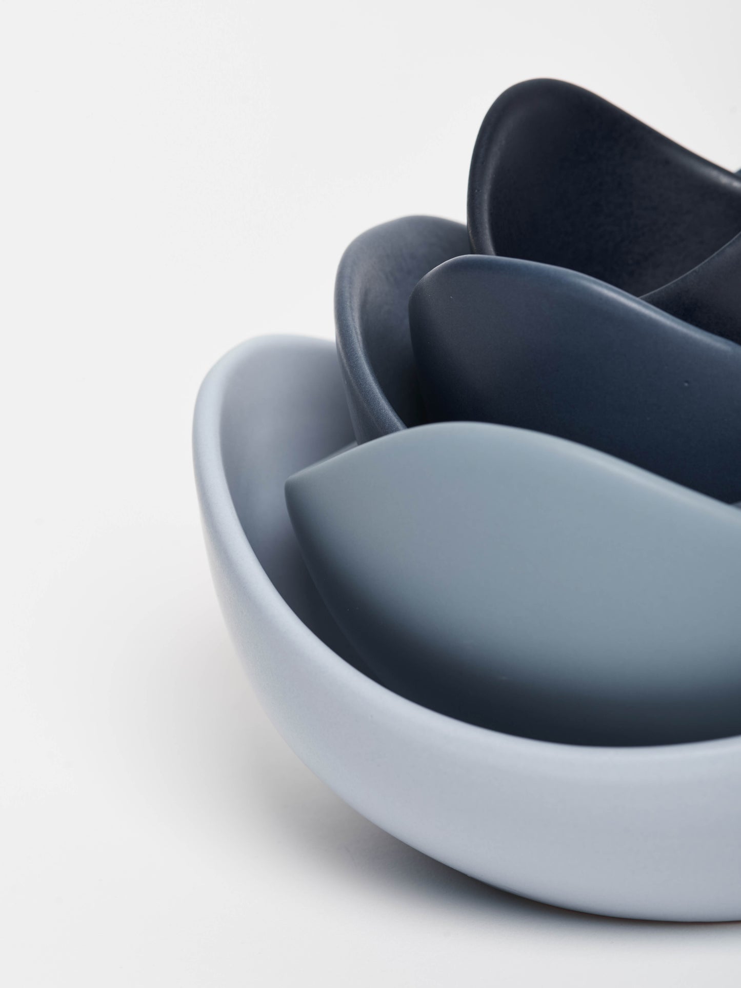 natalia-lotus-sculptural-bowls-5-piece-set-azure-blue-2
