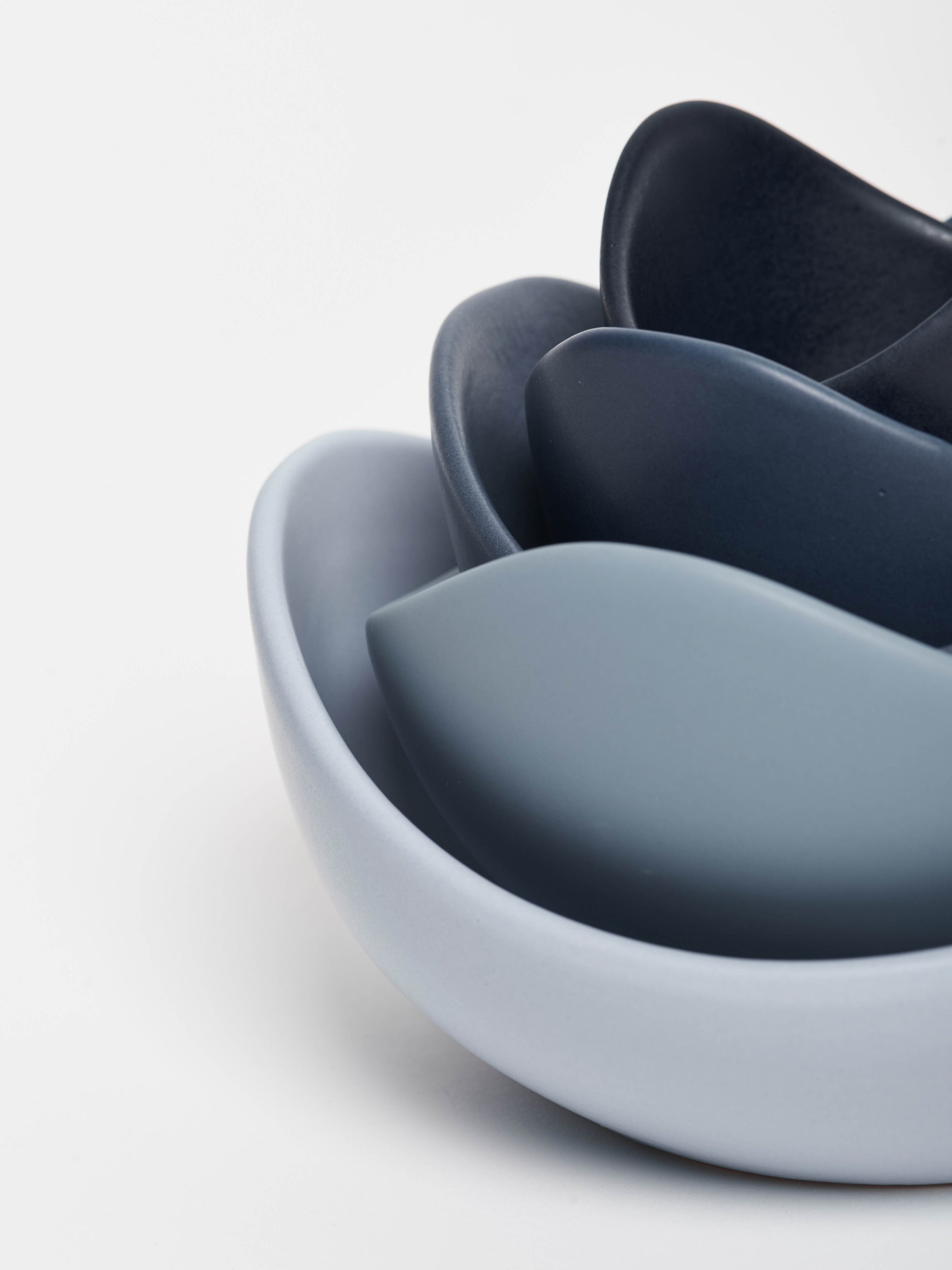 natalia-lotus-sculptural-bowls-5-piece-set-azure-blue-2