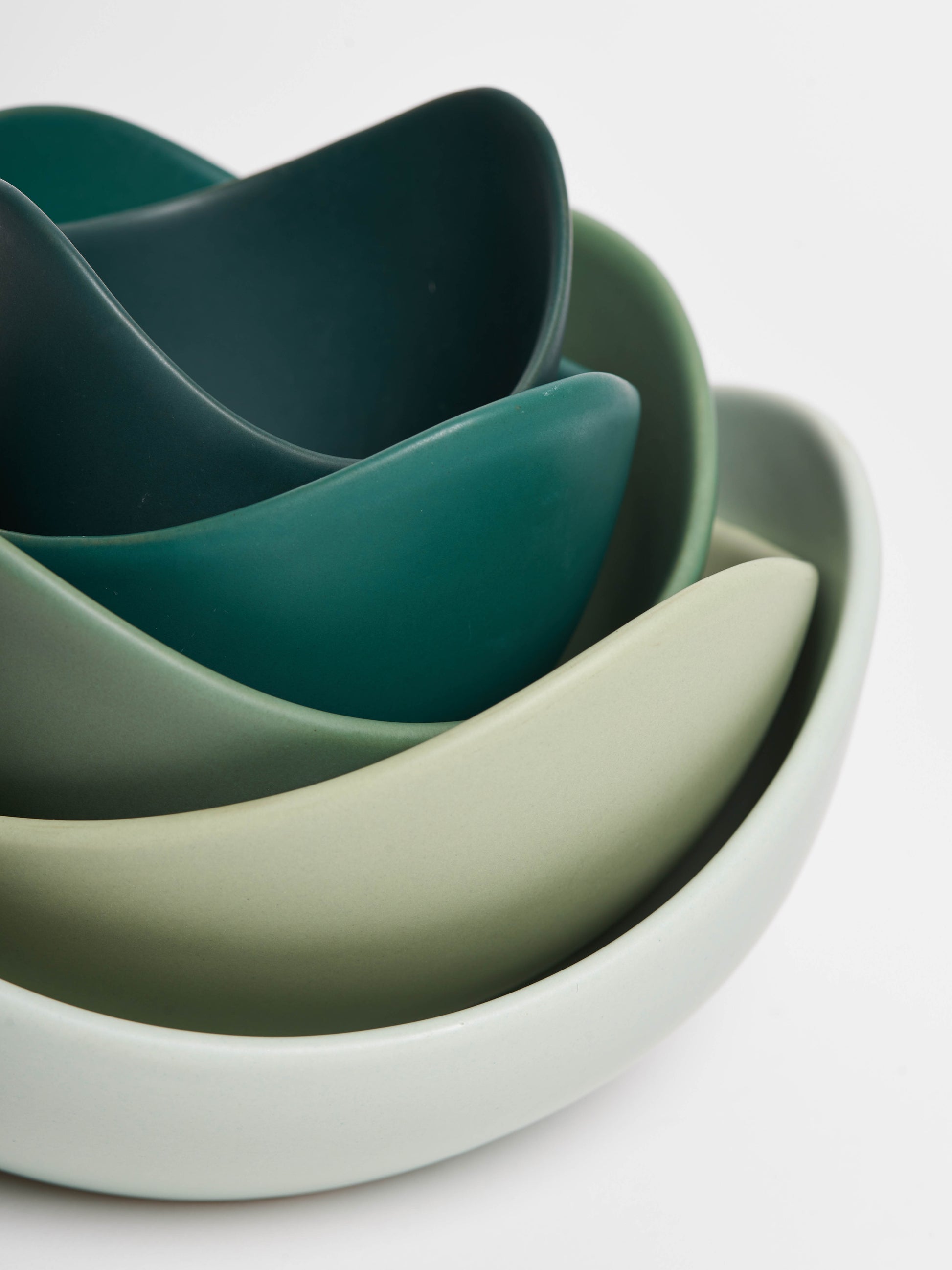 natalia-lotus-sculptural-bowls-5-piece-set-pine-green-2