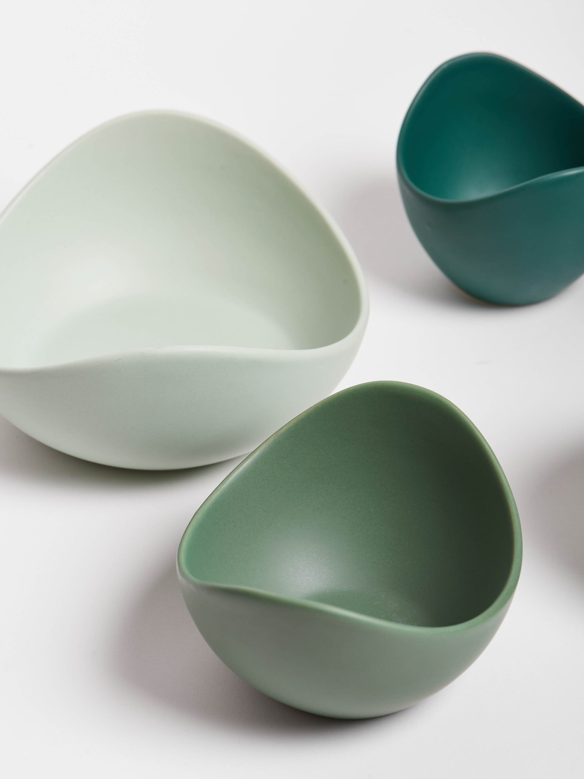 natalia-lotus-sculptural-bowls-5-piece-set-pine-green-4