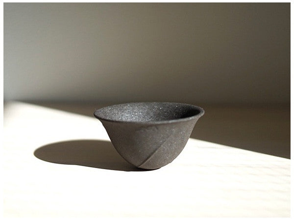ceramic-round-shape-reusable-coffee-dripper-and-wood-holder-set-2