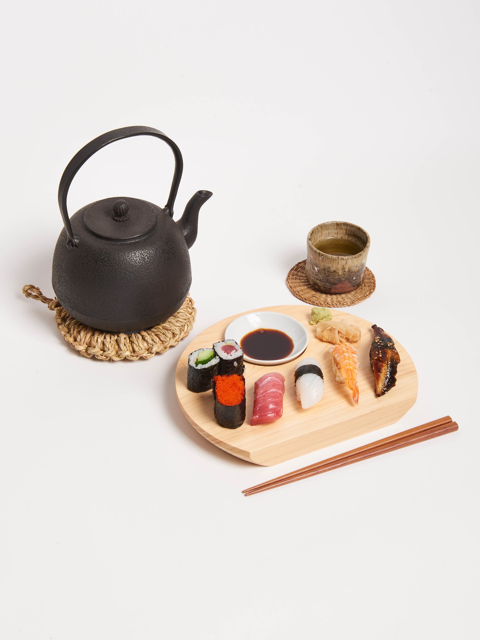 shimanto-hinoki-semicircle-sushi-tray-with-round-dish-4
