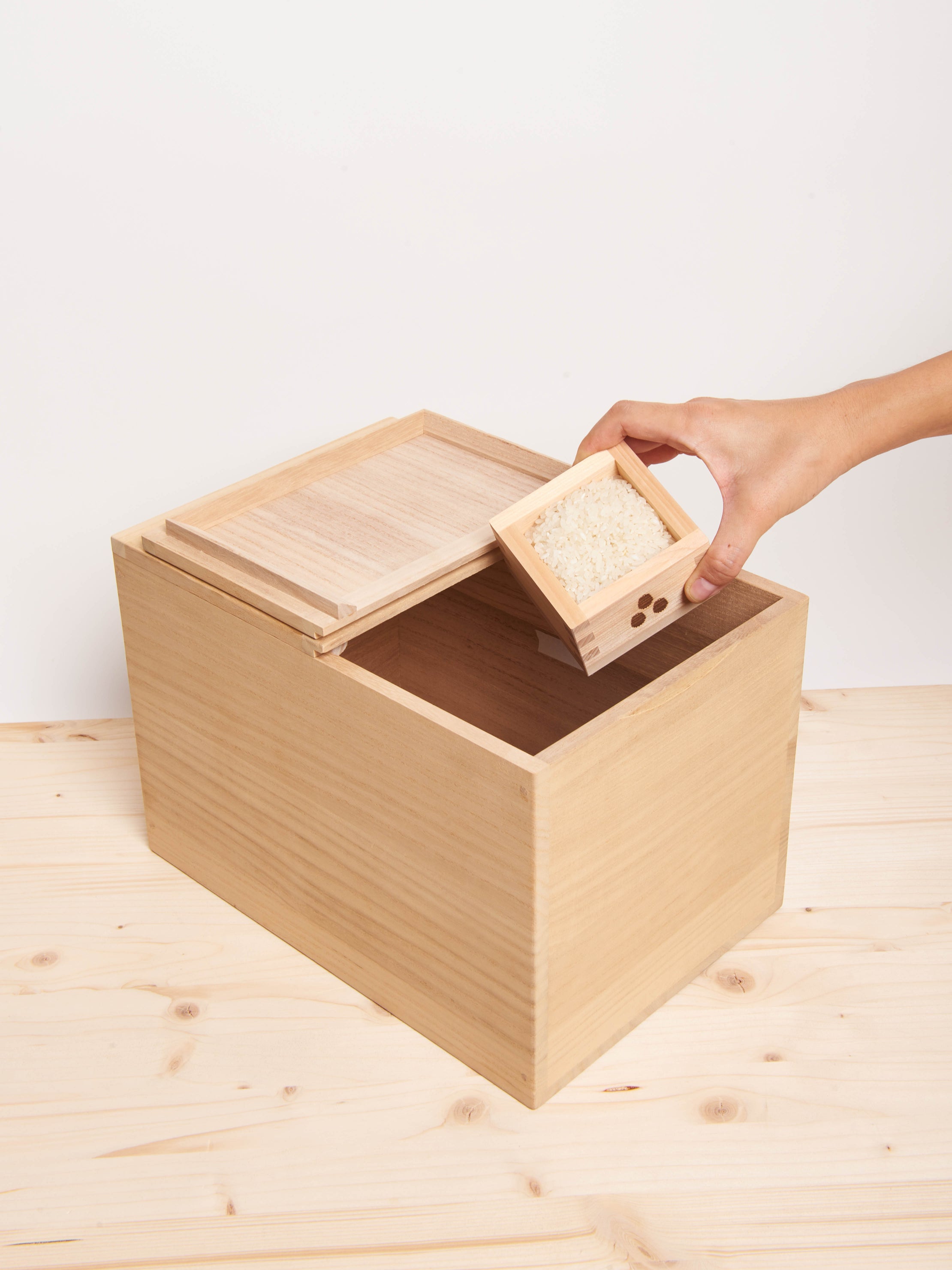 Paulownia Wood Rice Storage Komebitsu Box 11lb – iimono
