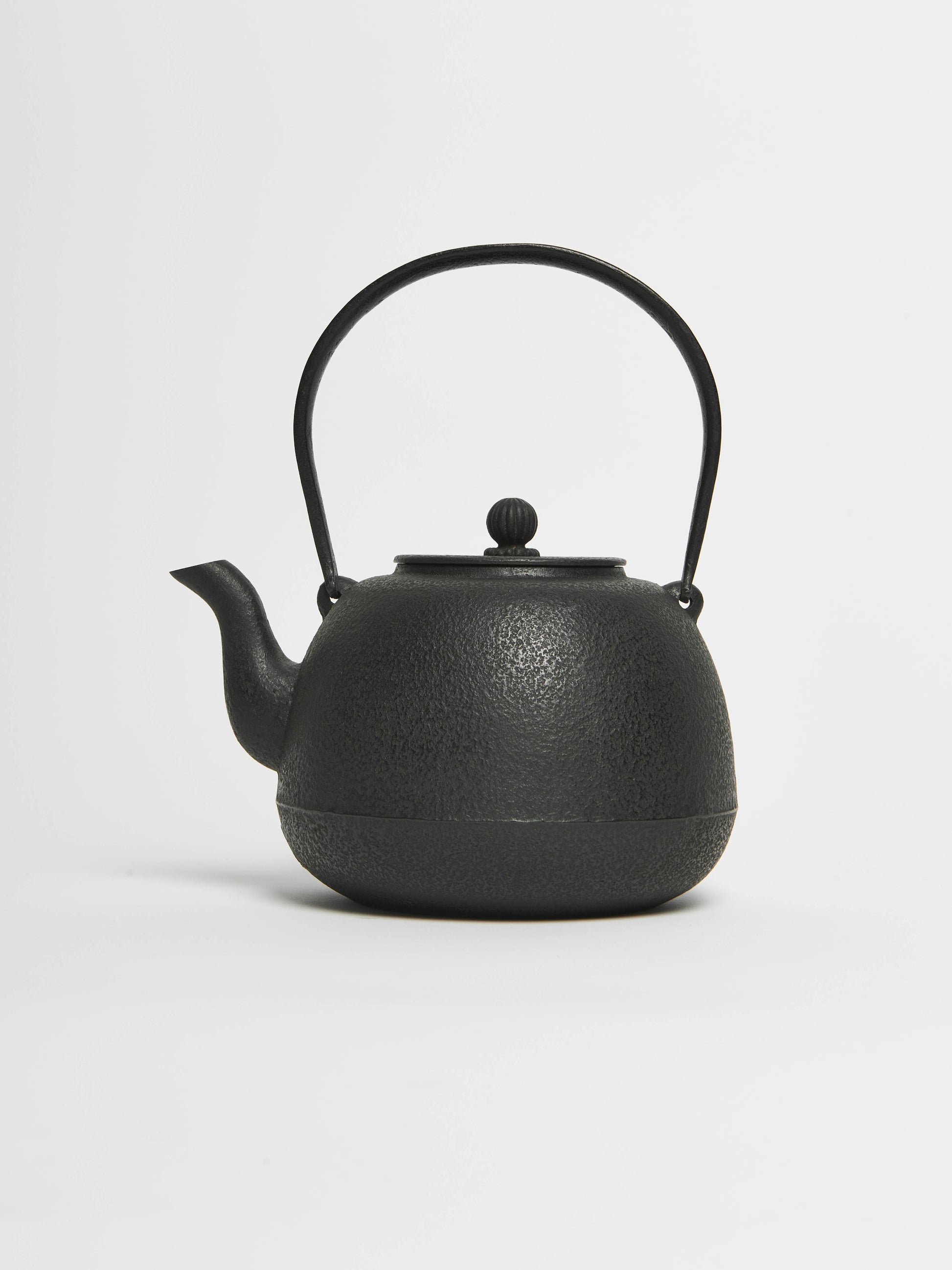 mikumari-nambu-cast-iron-teapot-1