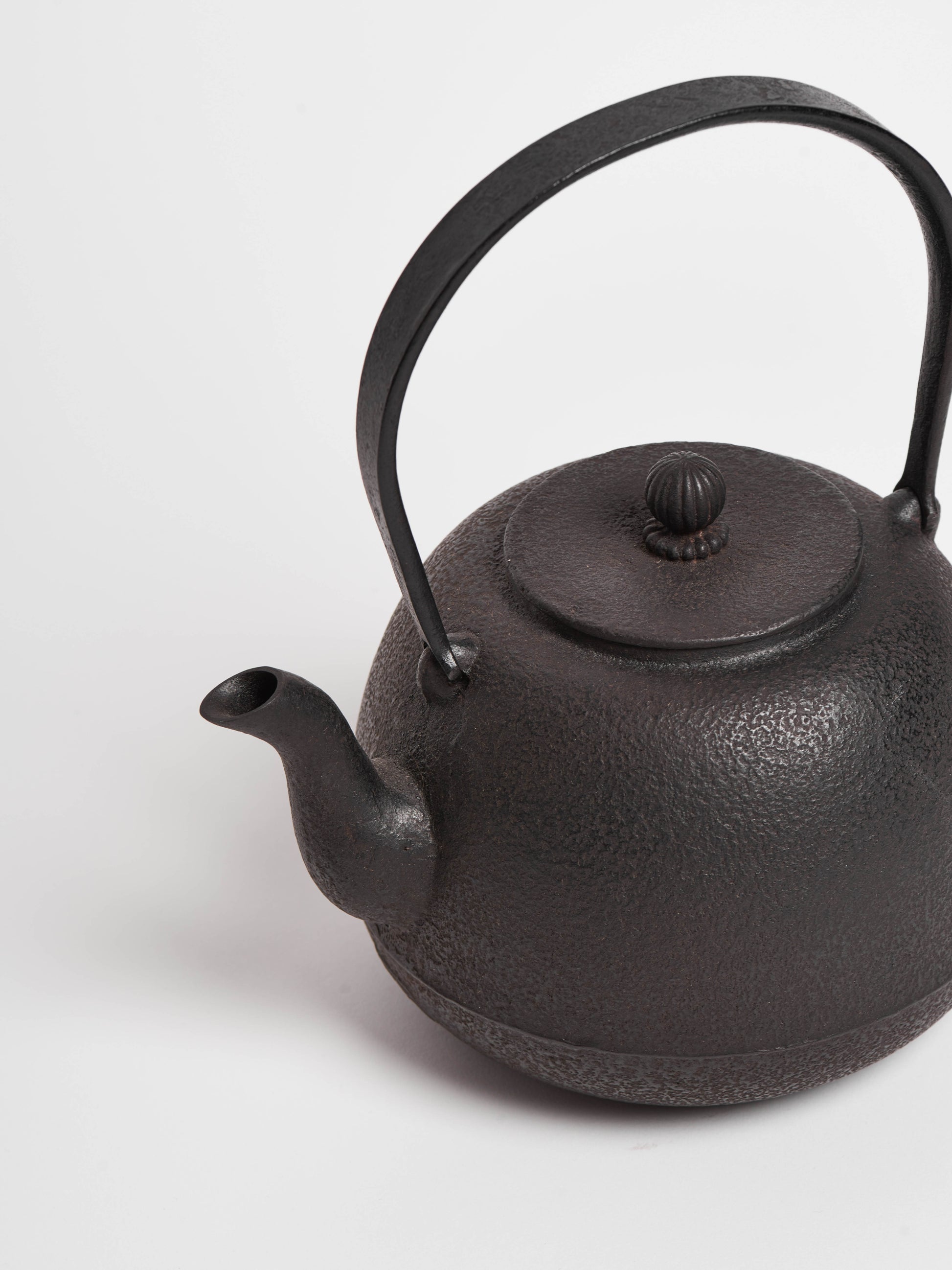 mikumari-nambu-cast-iron-teapot-2